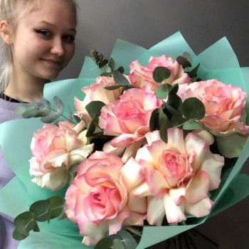 Mono bouquet of pink rose