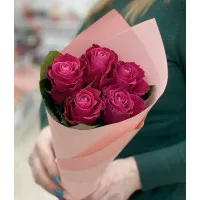 Bouquet of 5 crimson roses