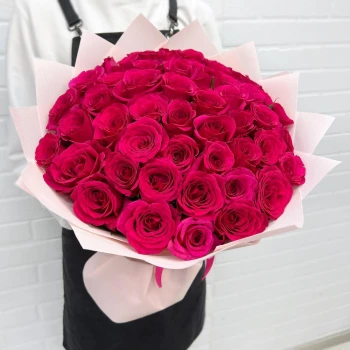 Букет малиновая розовая роза 51 штук 